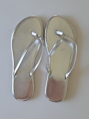 Silver Women’s Flip Flop Sandals - Metallic Thong Style
